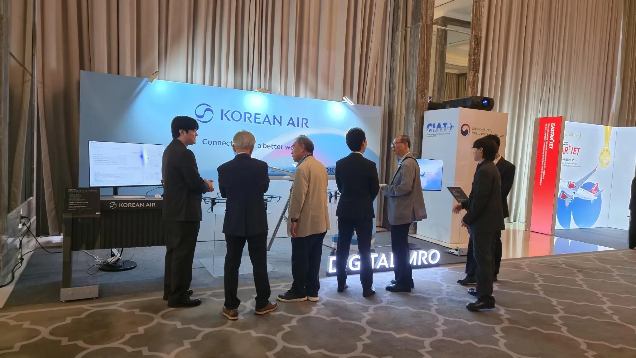 항공 MRO 전시회에서의 데이터메이커와 대한항공 공동 부스