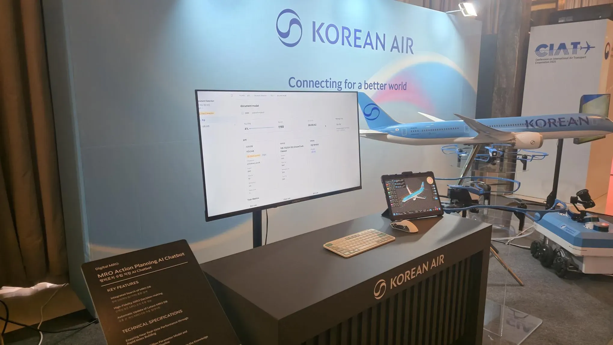 항공 MRO 현장의 전시회 모습